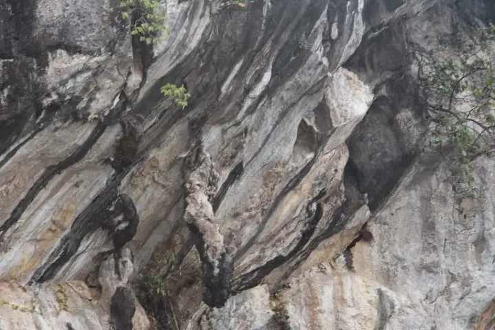 Legenda Batu Menangis di Kalimantan