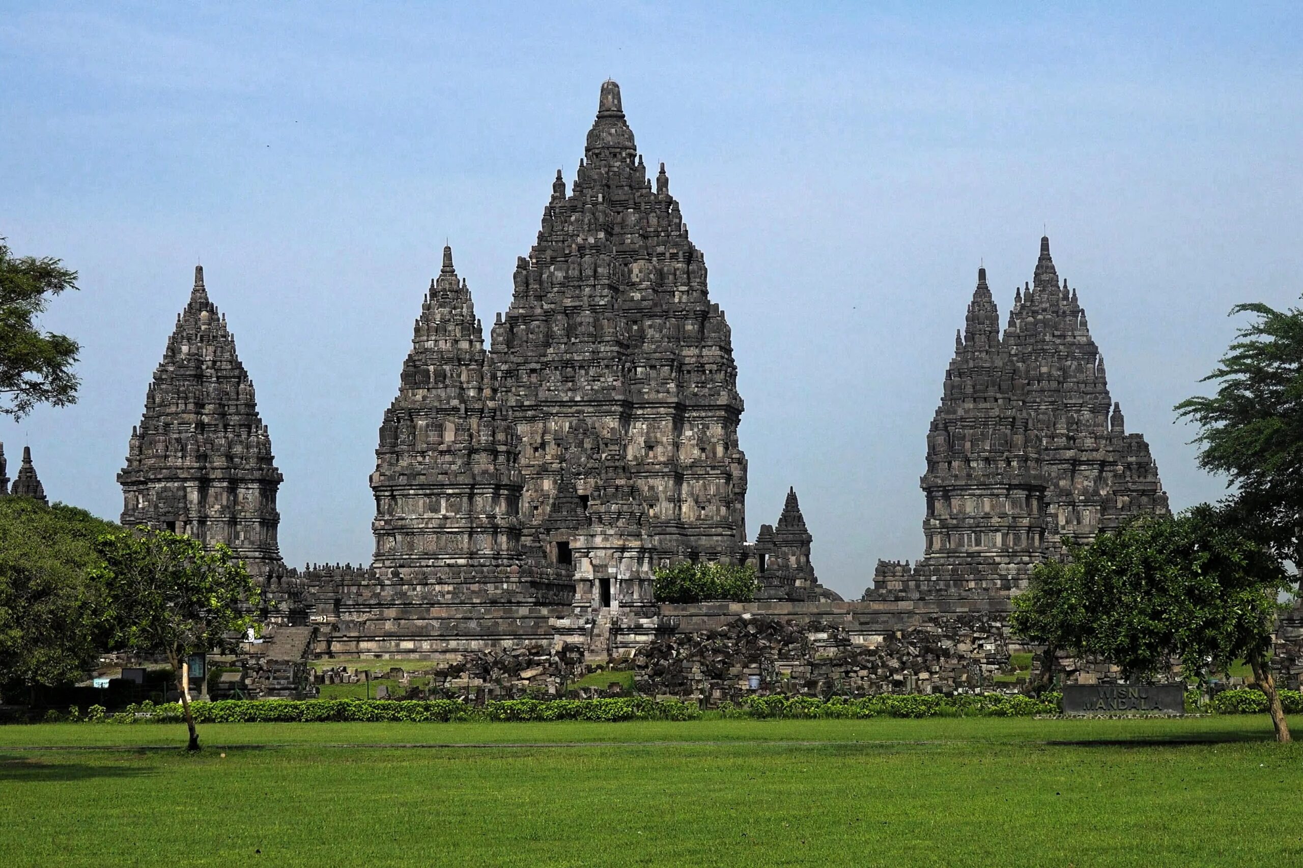 Candi Prambanan Dibangun dalam Satu Malam