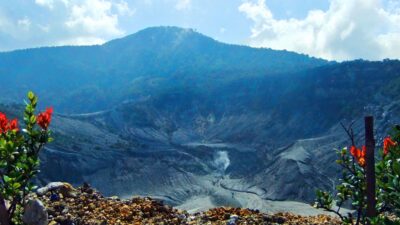 Legenda Asal Usul Gunung Tangkuban Perahu